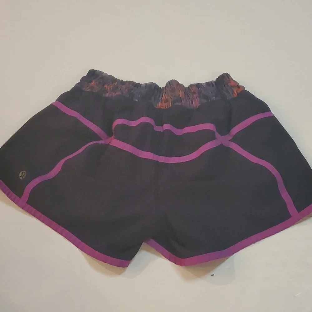 #1251 Lululemon Shorts size 4 b1016.